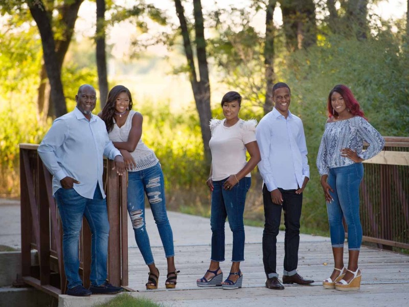 03 photo of a family created by isabelle guillen portraits
