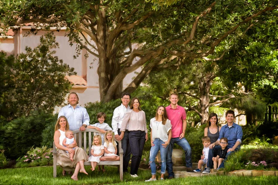 Photograph of different generations of a family in a garden Isabelle Guillen, Portrait Photographer in Dallas Metroplex